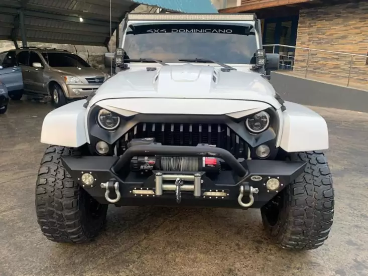 $500.00 Jeep rubicon 2017 999 km Gasolina Automática en Santo Domingo